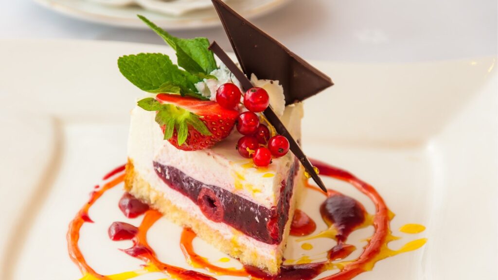 Plating Desserts การจัดตกแต่งจานอาหาร ใช้ซอสแต่งจานเพิ่มยอดขาย